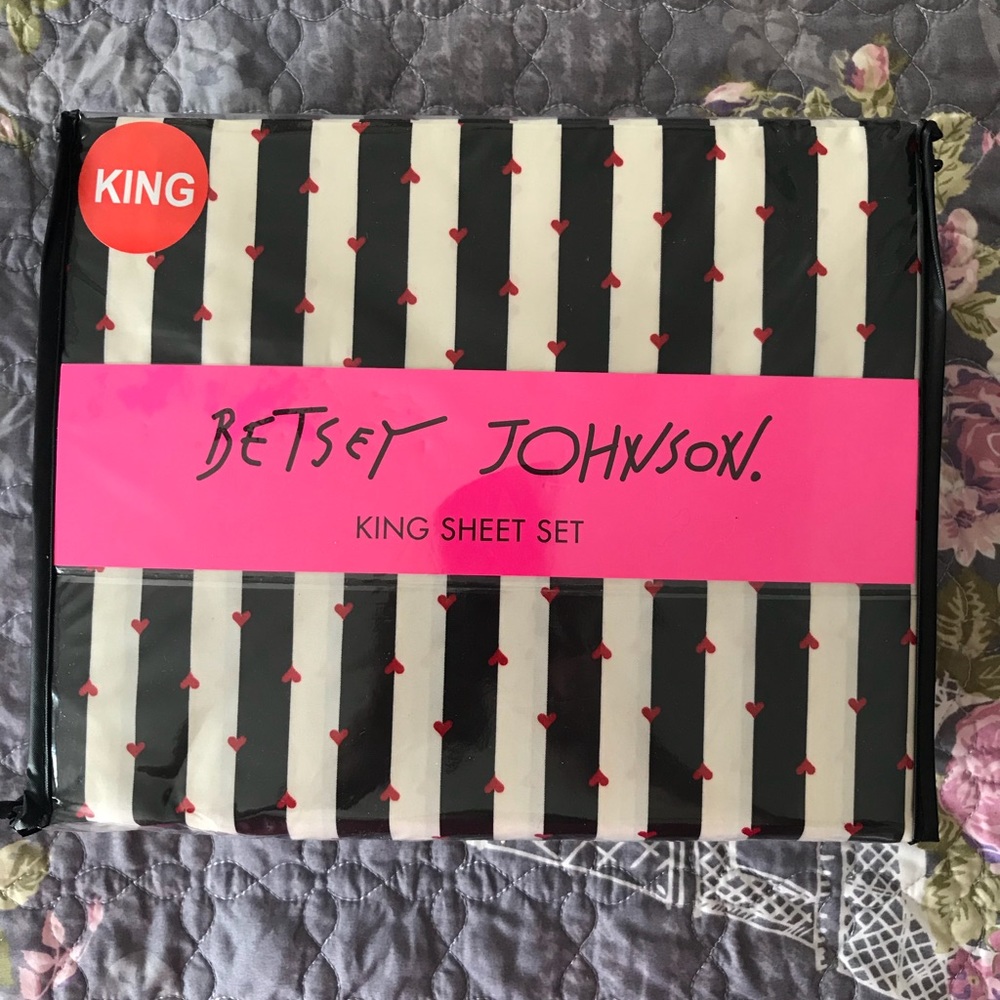 Betsey Johnson King Sheet Set